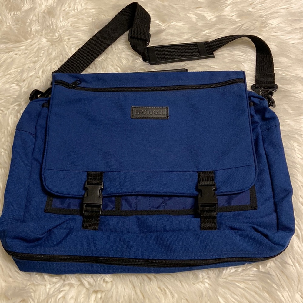 Protocol Shoulder Bag blue color excellent condition - Picture 2 of 12